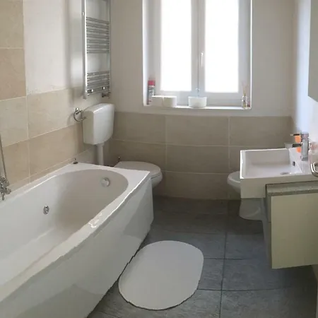 Villa Casa Indipendente Con Terrazzo A